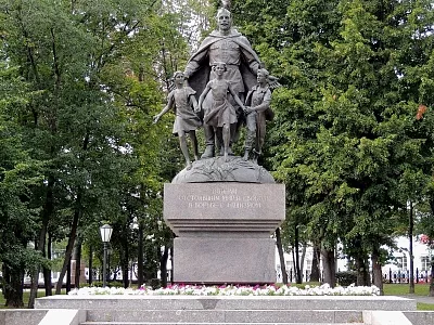 Памятник воинам, отстоявшим мир и свободу в борьбе с фашизмом